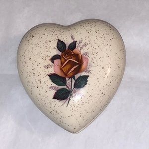 Vintage Heart Porcelain Keepsake Treasure Trinket Box